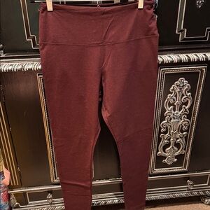 Lyssé Maroon Leggings NWOT Size Large Nordstroms